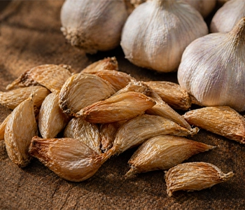 Garlic cloves dried using solar dryer to improve shelf life and maintain quality