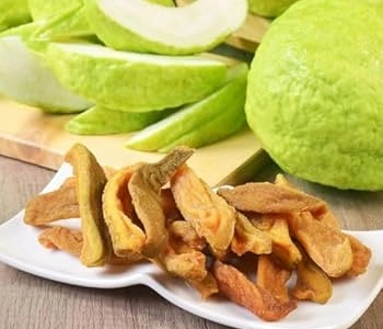 Hygienically dried guava leaves suitable for herbal products and wellness applications.