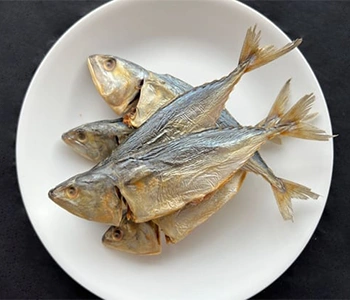 Solar dried mackerel processed using RSFP solar dryers to retain freshness, quality, and market value.
