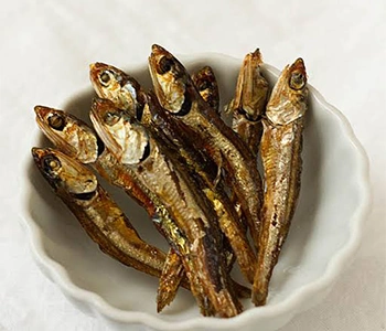 Solar dried sardines processed using RSFP solar dryers to maintain hygiene, quality, and extended shelf life.